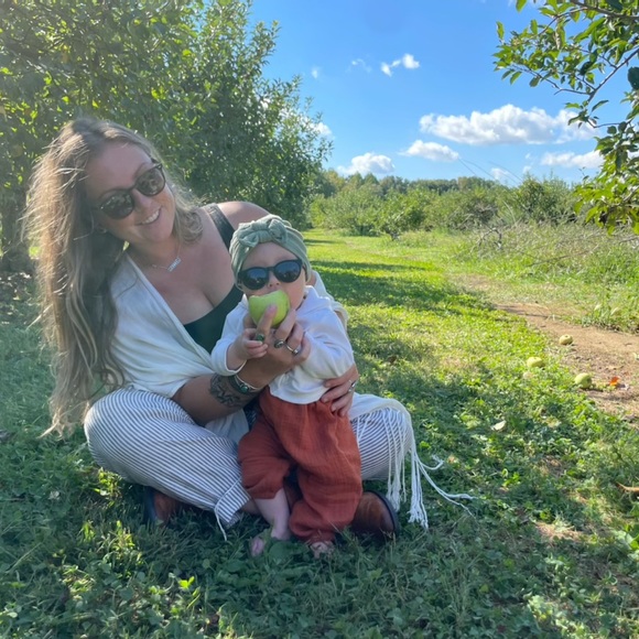 Meet your Posher, Sarah - Picture 1 of 2